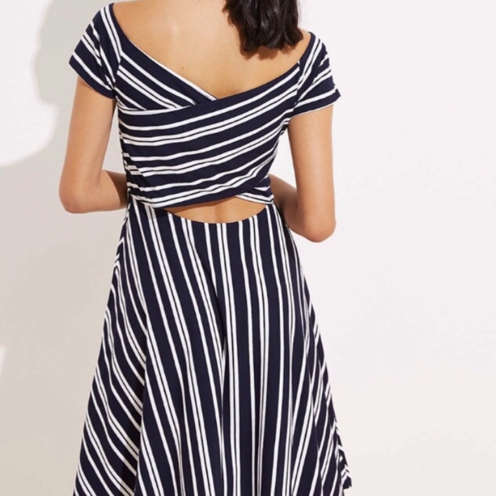 LOFT dress Size L NWT. Blue & white stripped w/cutout in back for sass Nautical